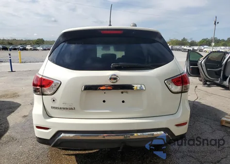 2015 Nissan Pathfinder S z USA, uszkodzony, nr VIN 5N1AR2MN9FC613510
